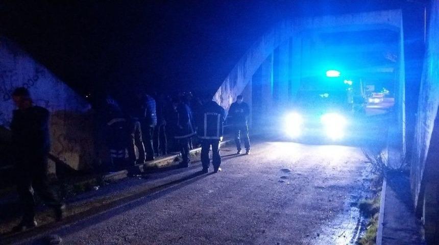 Eski Sakarya K&ouml;pr&uuml;s&uuml;nde İntihar Girişimi