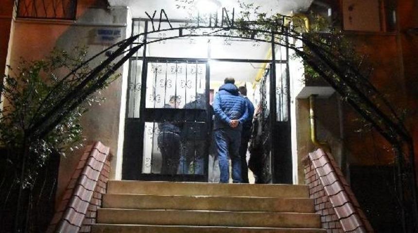 İzmir'de Naylona Sarılı Halde Kadın Cesedi Bulundu