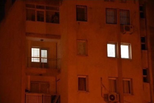 İzmir'de Naylona Sarılı Halde Kadın Cesedi Bulundu