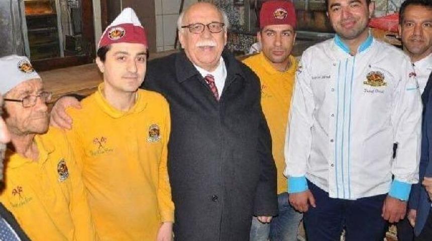 Bakan Avcı, Askıya 20 Ekmek Bağışladı