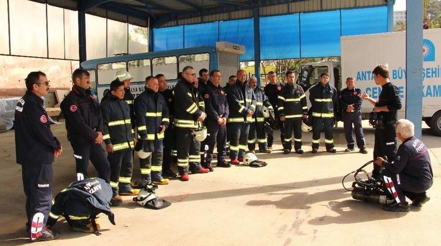 İtfaiye Erlerine Eğitim Veriliyor