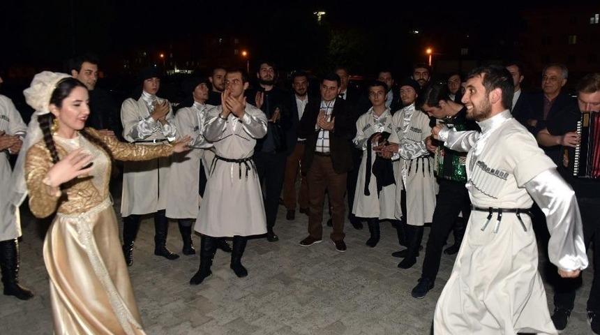 Kepez&rsquo;de Renkli Nevruz Kutlaması