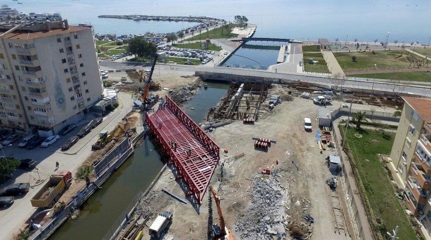 Tramvay İ&ccedil;in 150 Tonluk &Ccedil;elik K&ouml;pr&uuml; Kuruldu