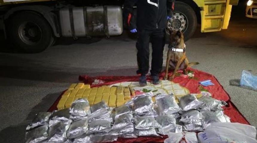Tır S&uuml;r&uuml;c&uuml;s&uuml;n&uuml;n Yatağından 115 Kilo Eroin &Ccedil;ıktı