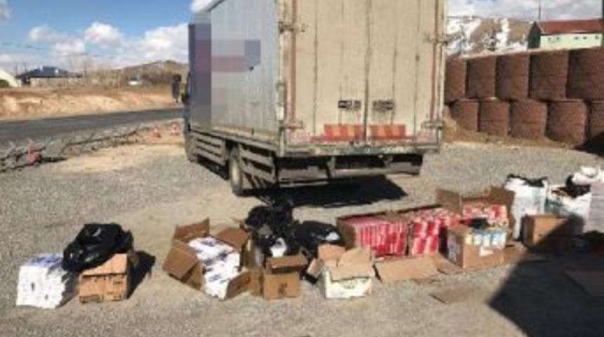 Başkale'de &Ccedil;ok Sayıda Ka&ccedil;ak Malzeme Ele Ge&ccedil;irildi