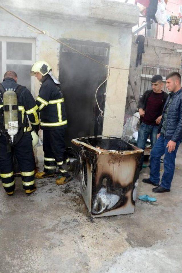 Makinedeki Fazla Çamaşır Evi Yaktı