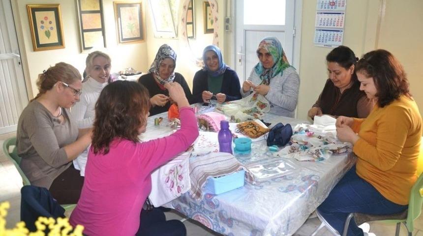 Altınovalı Kadınlar İğne Oyası &Ouml;ğreniyor