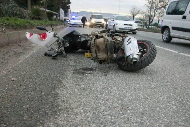 Otomobille Çarpışan Motosiklet Sürücüsü Ağır Yaralandı