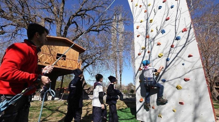İzcilik Ve Doğa Sporları Merkezine Ziyaret&ccedil;i Akını