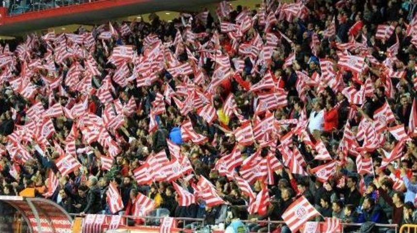 Antalyaspor'dan Beşiktaş Ma&ccedil;ında Seyirci Rekoru