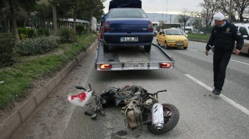 Otomobille &Ccedil;arpışan Motosiklet S&uuml;r&uuml;c&uuml;s&uuml; Ağır Yaralandı