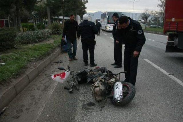 Otomobille Çarpışan Motosiklet Sürücüsü Ağır Yaralandı