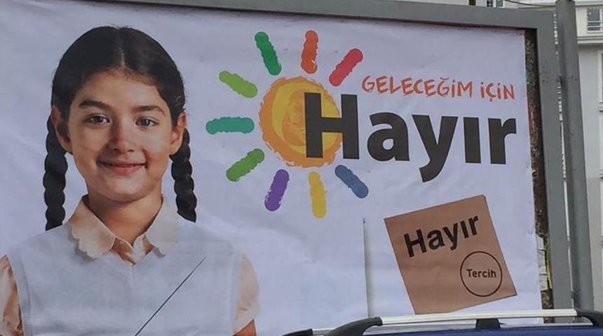 Sandıklı&rsquo;da Chp&rsquo;nin Referandum Afişlerine Saldırı