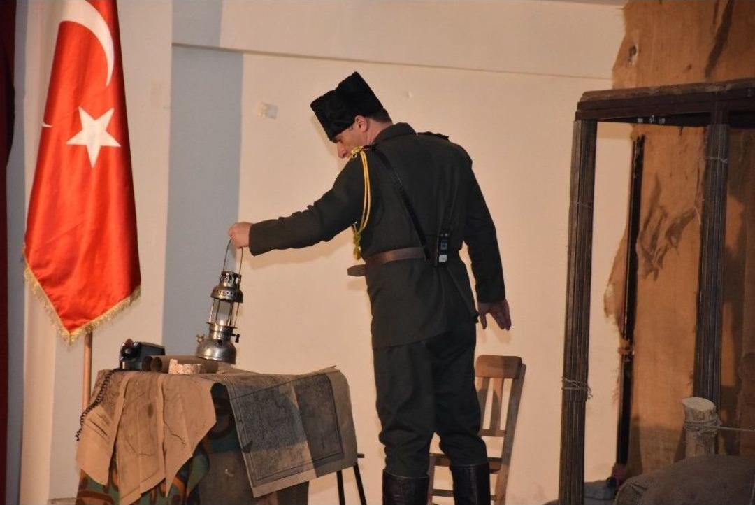 Dursunbey&rsquo;de "&ccedil;anakkale Şehadet" Tiyatrosu