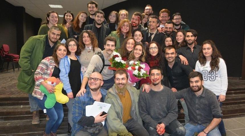 Mezarsız &Ouml;l&uuml;ler Oyunu Sahnelendi