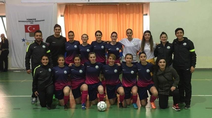 D&uuml;zce &Uuml;niversitesi Futbolu Takımları &Uuml;&ccedil;&uuml;nc&uuml; Oldu