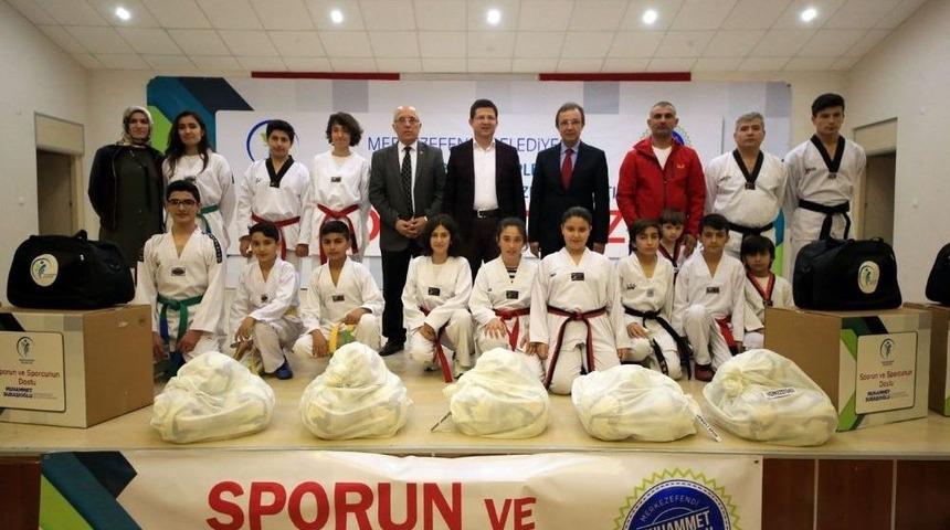 Merkezefendi&rsquo;den Amat&ouml;r Sporculara Malzeme Desteği