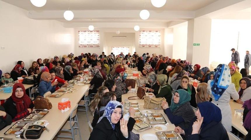 Başkan Kara Referandum &Ccedil;alışmaları İ&ccedil;in Kadınlarla Bir Araya Geldi