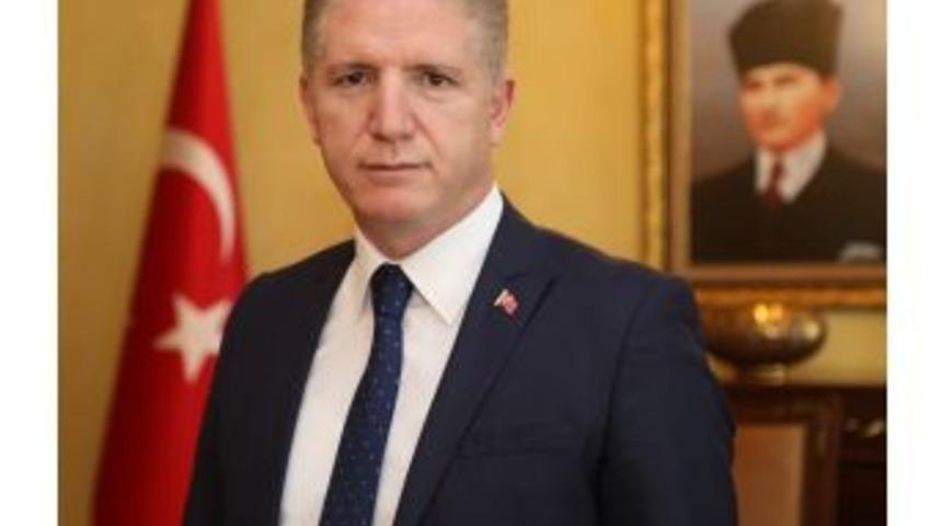 Sahte Vali Baltayı Taşa Vurdu