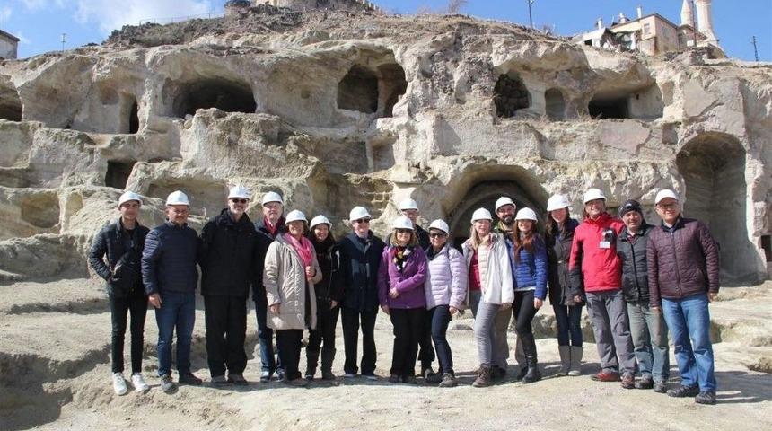 D&uuml;nya Petrolc&uuml;leri, D&uuml;nyanın En B&uuml;y&uuml;k Yeraltı Kentini Gezdi