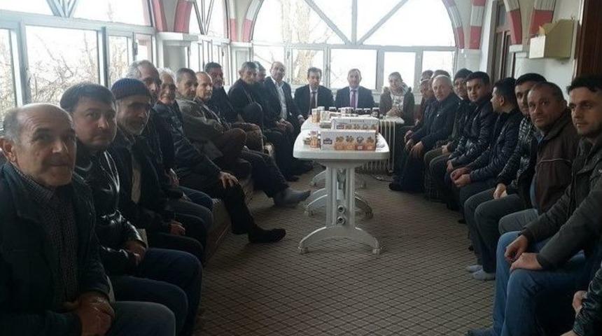 Ak&ccedil;akoca&rsquo;da K&ouml;yl&uuml;lerle Bal &Uuml;retimi Toplantısı Yapıldı