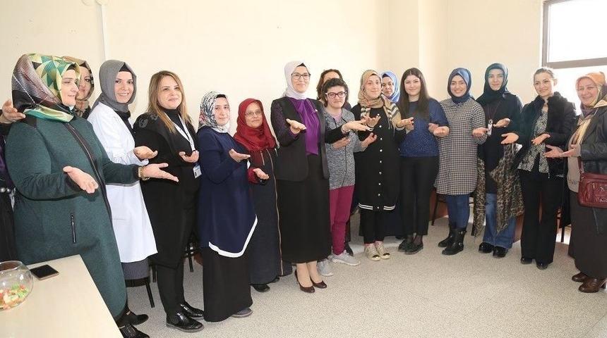 Milletvekili Katırcıoğlu&rsquo;na İşaret Dili Kursiyerlerinden Duygulandıran S&uuml;rpriz