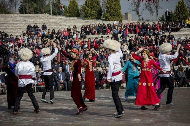 İstanbul’daki Nevruz Kutlamaları Renkli Görüntülere Sahne Oldu