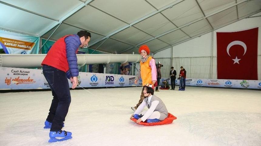 Down Sendromlu &Ccedil;ocuklar Buz Pistinde