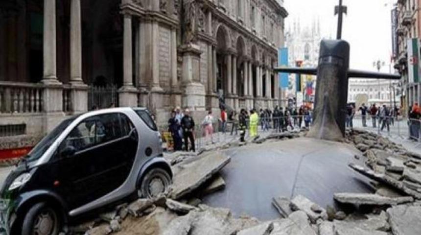 Denizaltı yolun ortasından &ccedil;ıktı