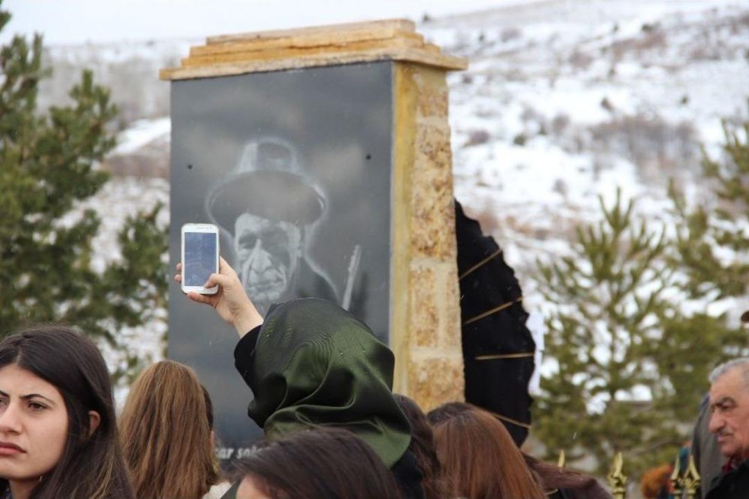 Dostları Aşık Veysel&rsquo;i Unutmadı