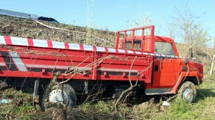 Otomobil Kamyonete Çarptı: 3 Ölü, 2 Yaralı