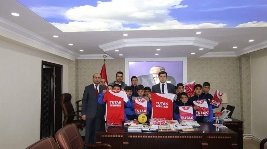 Hentbolculardan Kaymakam Erat&rsquo;a Ziyaret