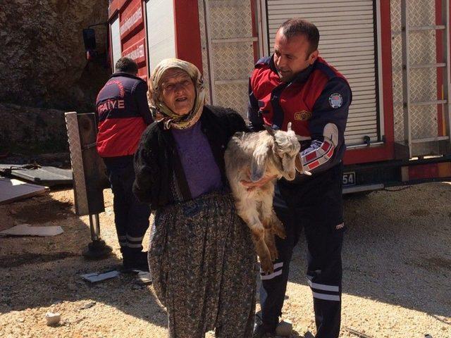 Uçurumda İki Gün Mahsur Kalan Keçi Kurtarıldı