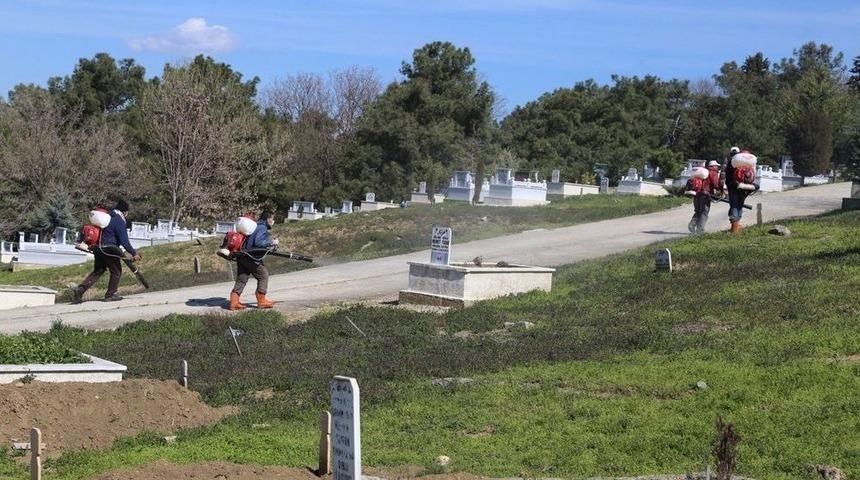 Edirne&rsquo;de Mezarlıklar İla&ccedil;lanıyor