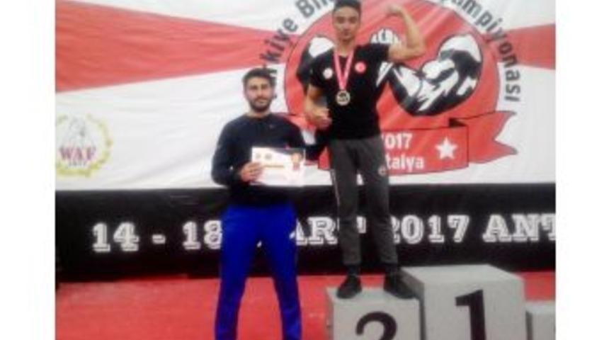 K&uuml;tahyalı Bilek G&uuml;reşi Sporcusu Burak &Ouml;zt&uuml;rk, T&uuml;rkiye İkincisi Oldu