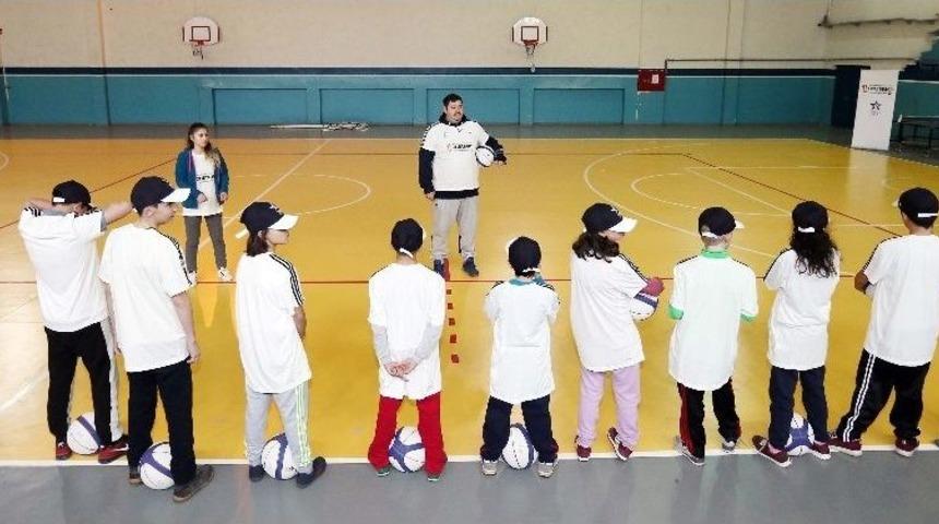 Anadolu Efes, Koruncuk Vakfı &Ccedil;ocukları İle &lsquo;one Team&rsquo; Diyecek