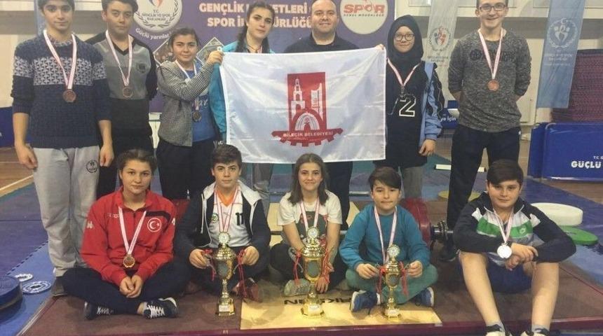 Bilecik Belediyespor Halter Takımı Düzce’den 3 Kupa Ve 11 Madalya İle Döndü