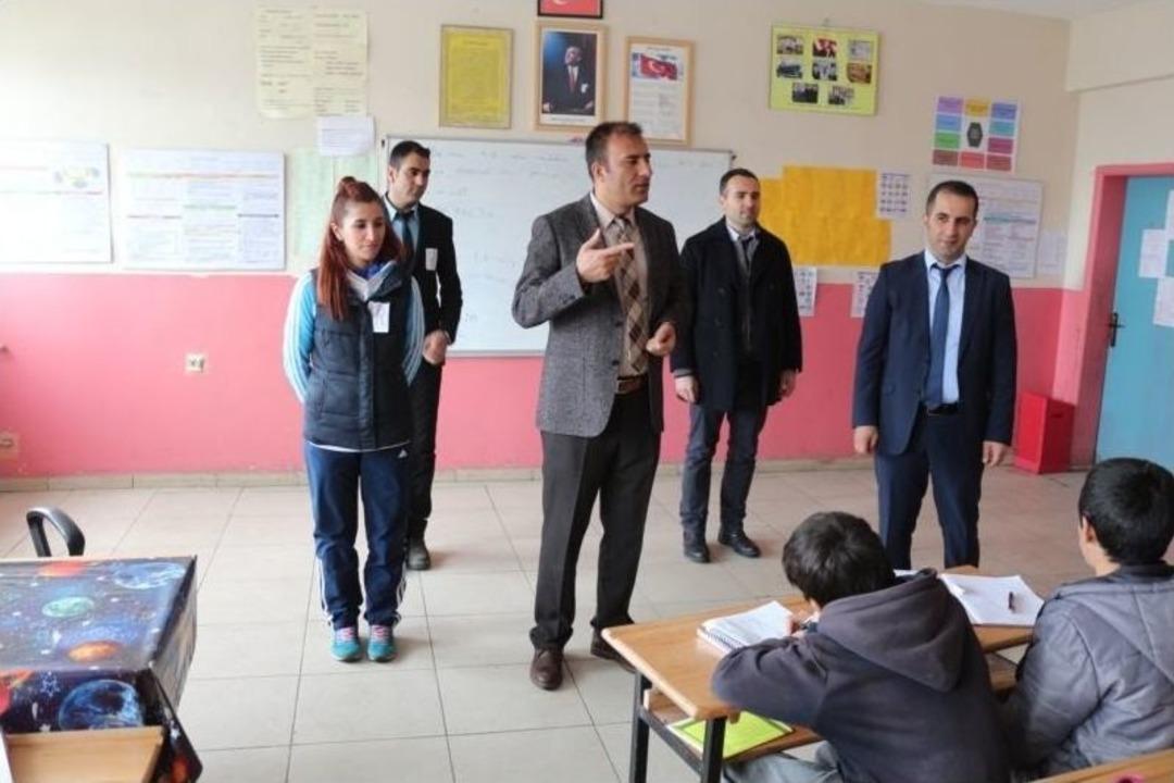 M&uuml;d&uuml;r Edip&rsquo;ten Okul Ziyareti