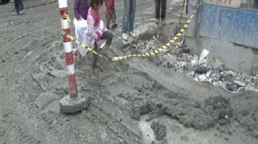 Kadık&ouml;y'de Oto Sanayi Sitesi Esnafının Yol Isyanı