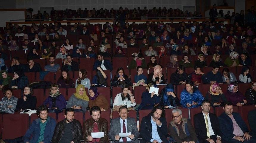 Adıyaman &Uuml;niversitesi&rsquo;nde Şiir Dinletisi