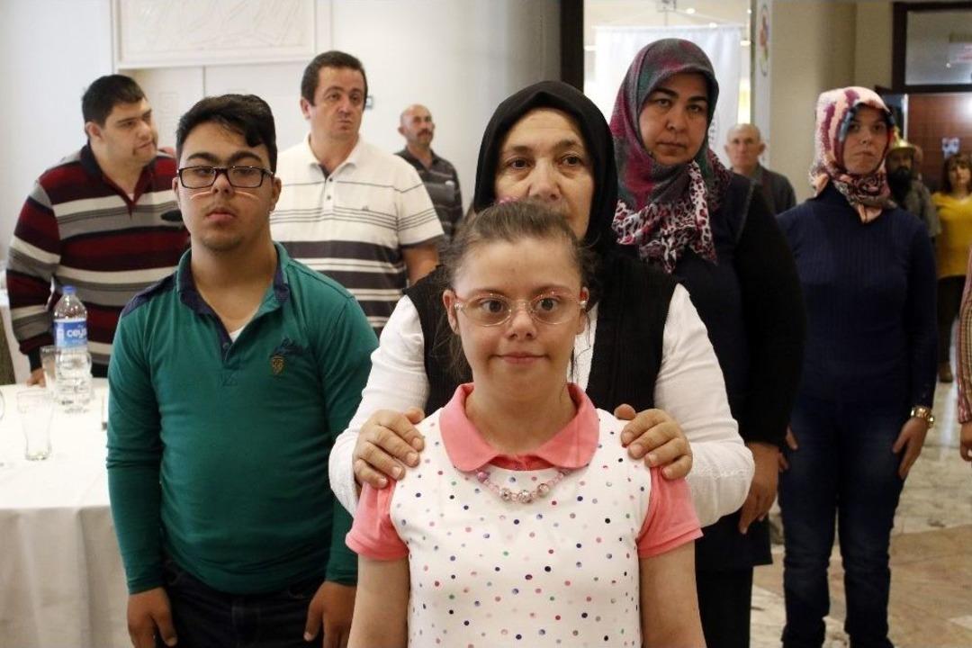 Ak Parti &lsquo;engelsiz T&uuml;rkiye İ&ccedil;in Evet Yemeği&rsquo; D&uuml;zenlendi