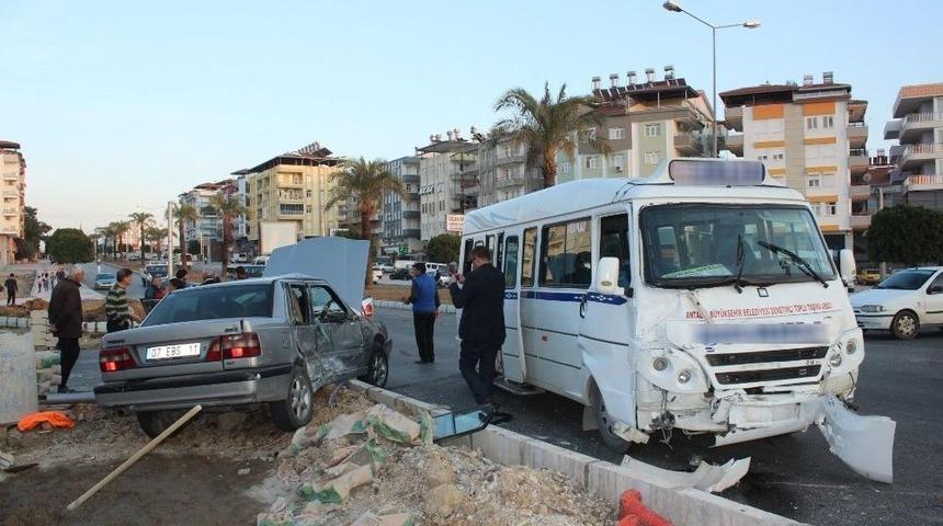 Antalya&rsquo;da Trafik Kazası: 5 Yaralı