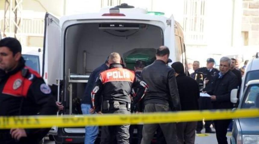 Ayrı Yaşadığı Eşini Sokakta Tabancayla &Ouml;ld&uuml;r&uuml;p, Intihar Etti (2)