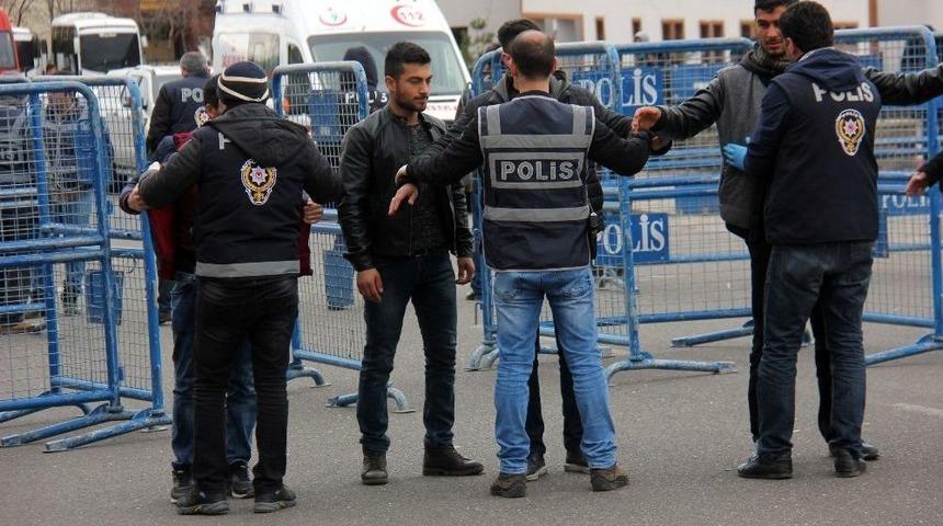 Bing&ouml;l&rsquo;de Nevruz Kutlamasında 8 Ş&uuml;pheli G&ouml;zaltına Alındı