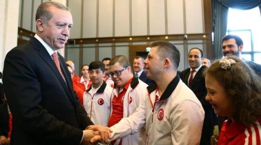 Cumhurbaşkanı Erdoğan, Down Sendromlu &Ccedil;ocukları Kabul Etti