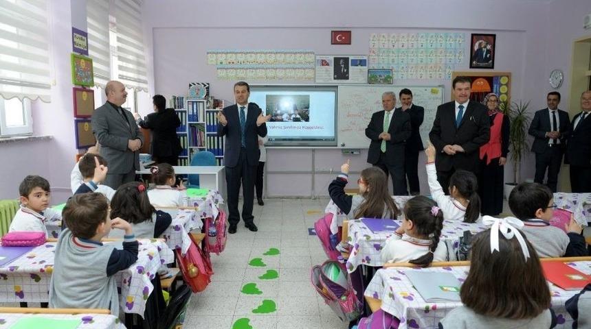Okuma Yazmayı &Ouml;ğrendiler, Vali &Ccedil;elik&rsquo;i Sınıflarına Davet Ettiler