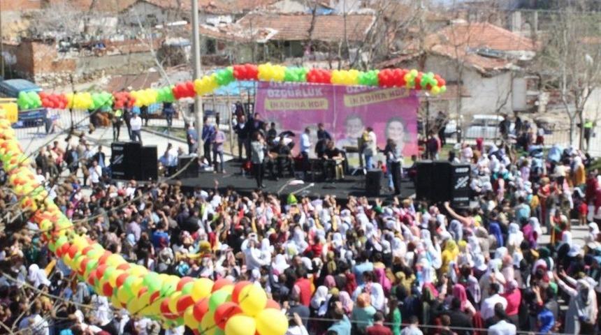 Denizli&rsquo;de Nevruz Halaylar Ve Şarkılar Eşliğinde Kutlandı