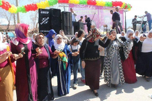 Denizli’de Nevruz Halaylar Ve Şarkılar Eşliğinde Kutlandı