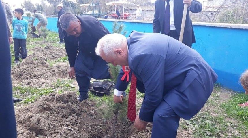 Adalı İlkokulu&rsquo;na 15 Temmuz Şehitler Anıtı