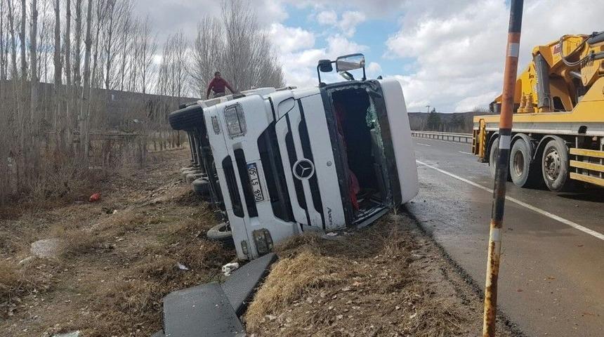 Tonlarca Soğan Karayoluna Sa&ccedil;ıldı